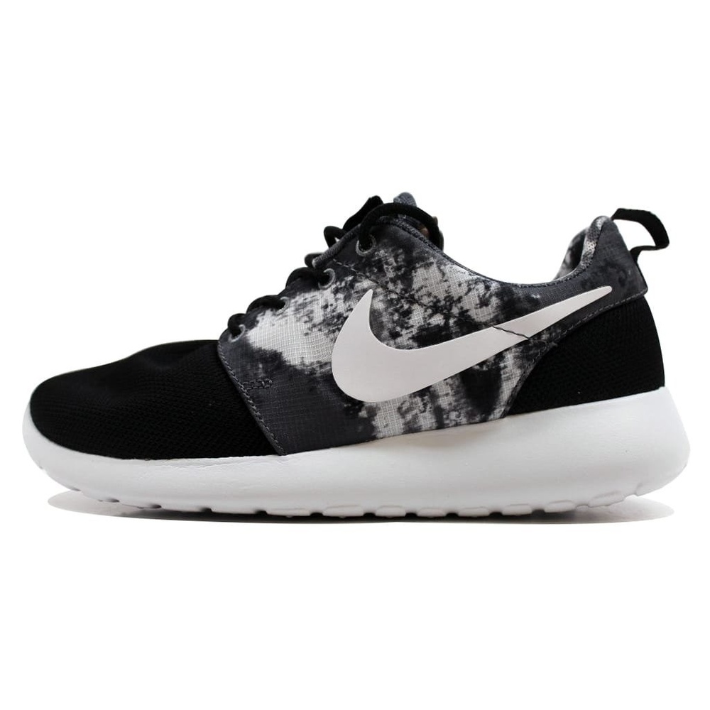 Nike Roshe Running Shoe (Size 6.5 | Black & Grey)